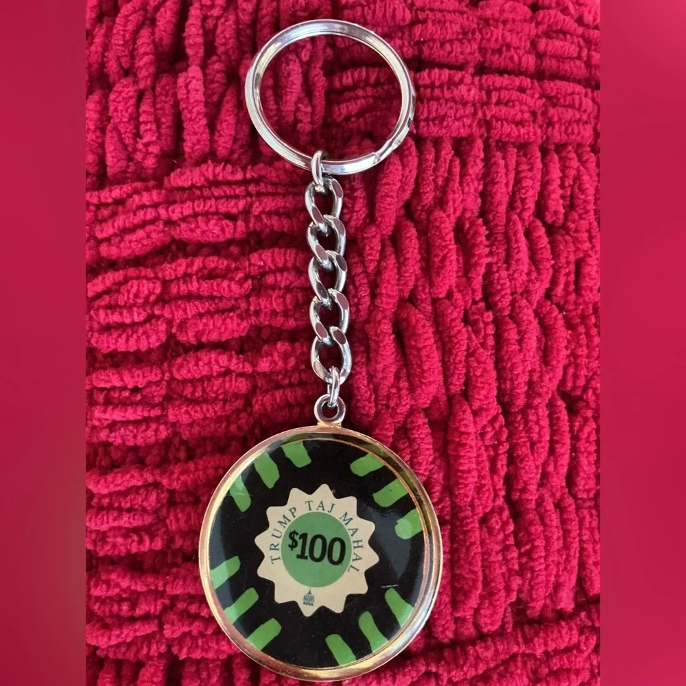 Vintage Donald J. Trump Taj Mahal $100 Atlantic City Casino Chip Keychain
